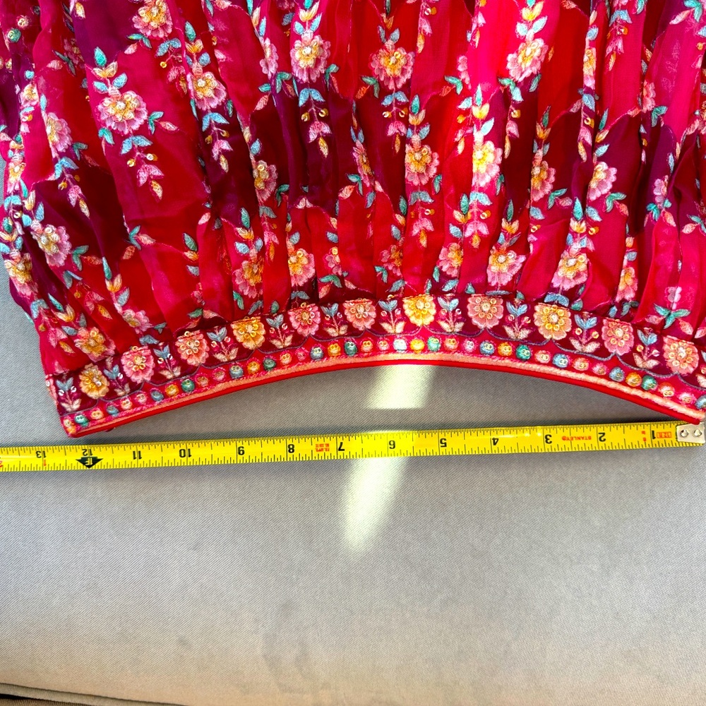 Beautiful Lehenga Set- Perfect for Wedding Events! - Picture 11 of 12